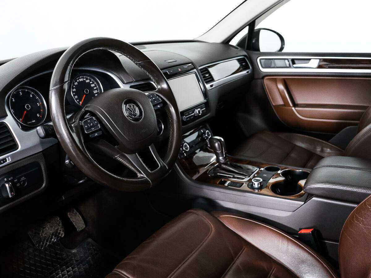 Купить Volkswagen Touareg с пробегом. Фото: #8