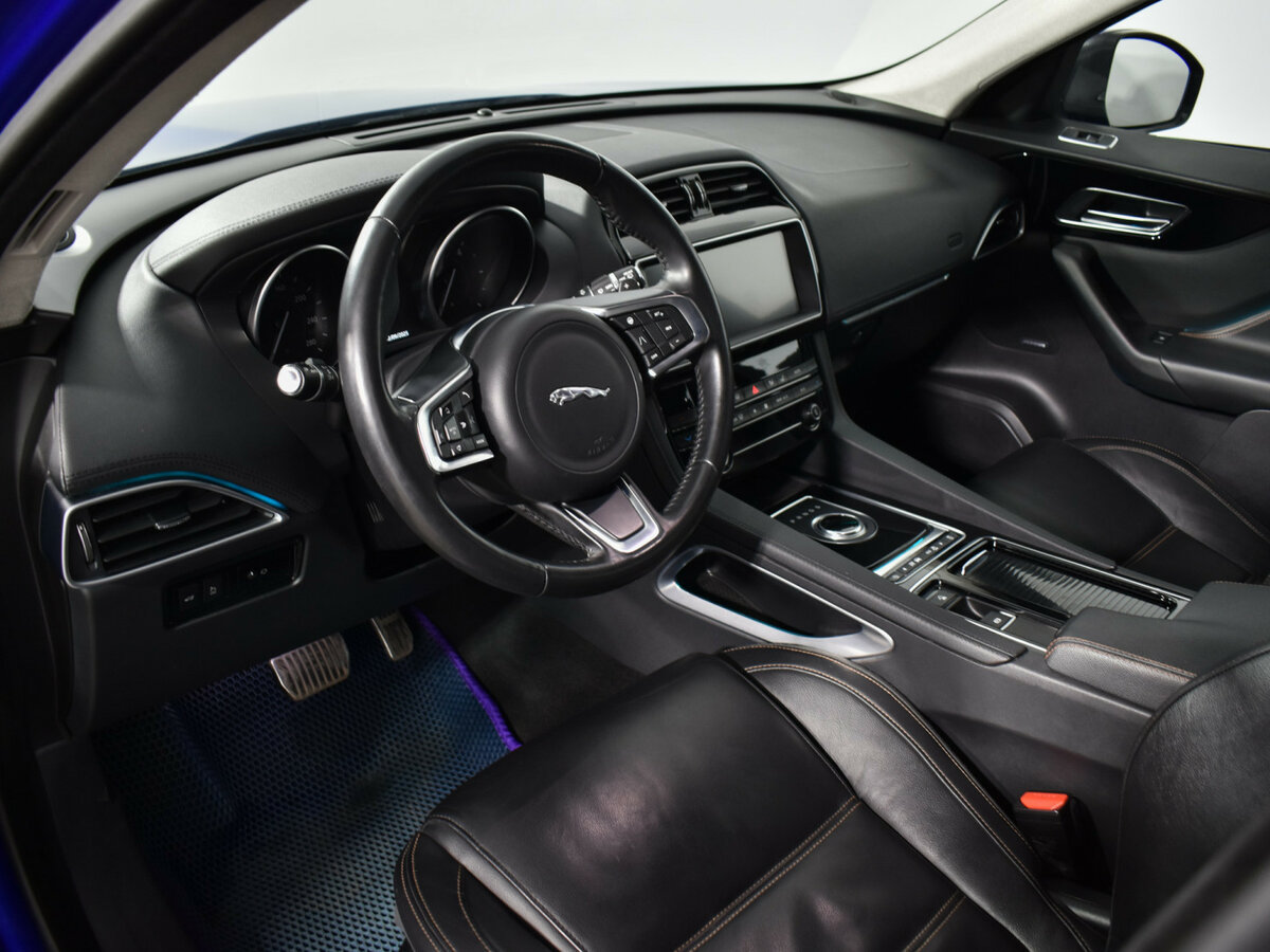 Купить Jaguar F-Pace с пробегом. Фото: #7