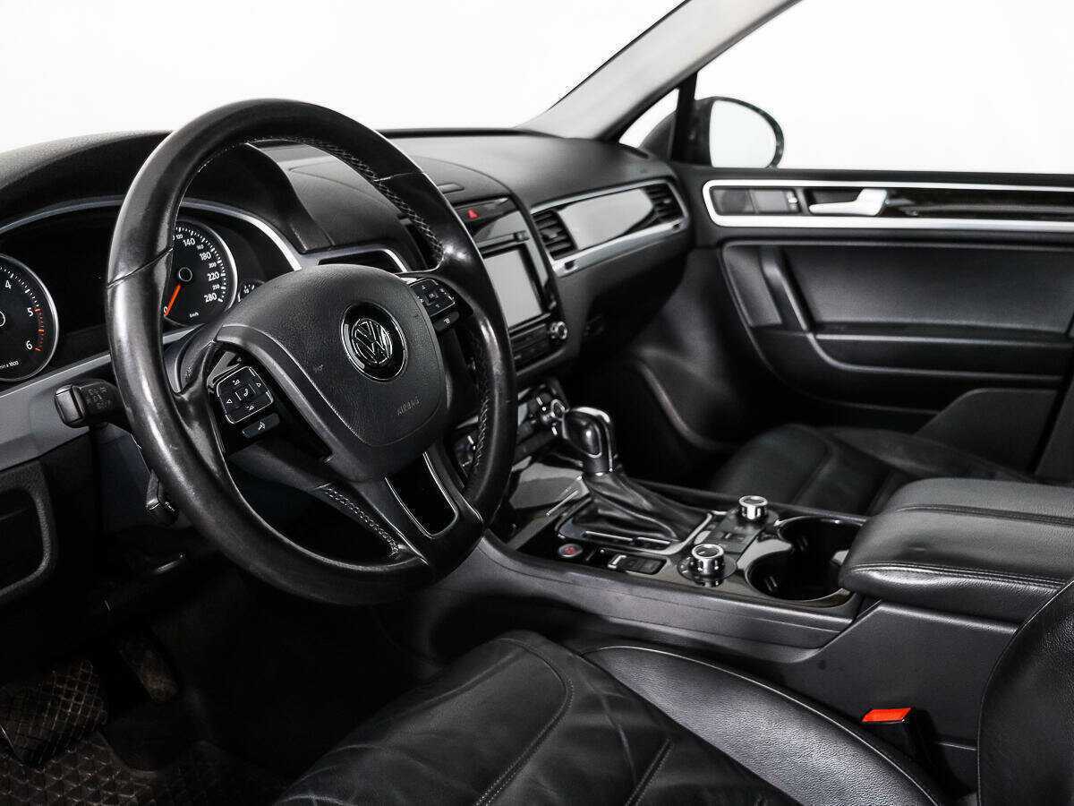 Купить Volkswagen Touareg с пробегом. Фото: #8