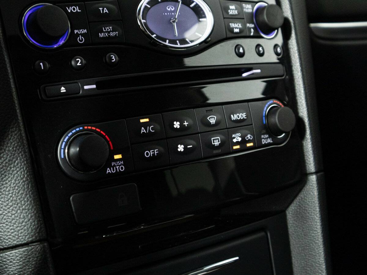 Купить Infiniti QX70 с пробегом. Фото: #22