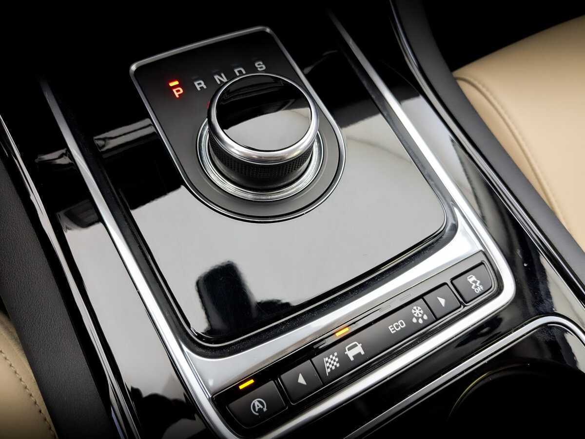 Купить Jaguar XE с пробегом. Фото: #26