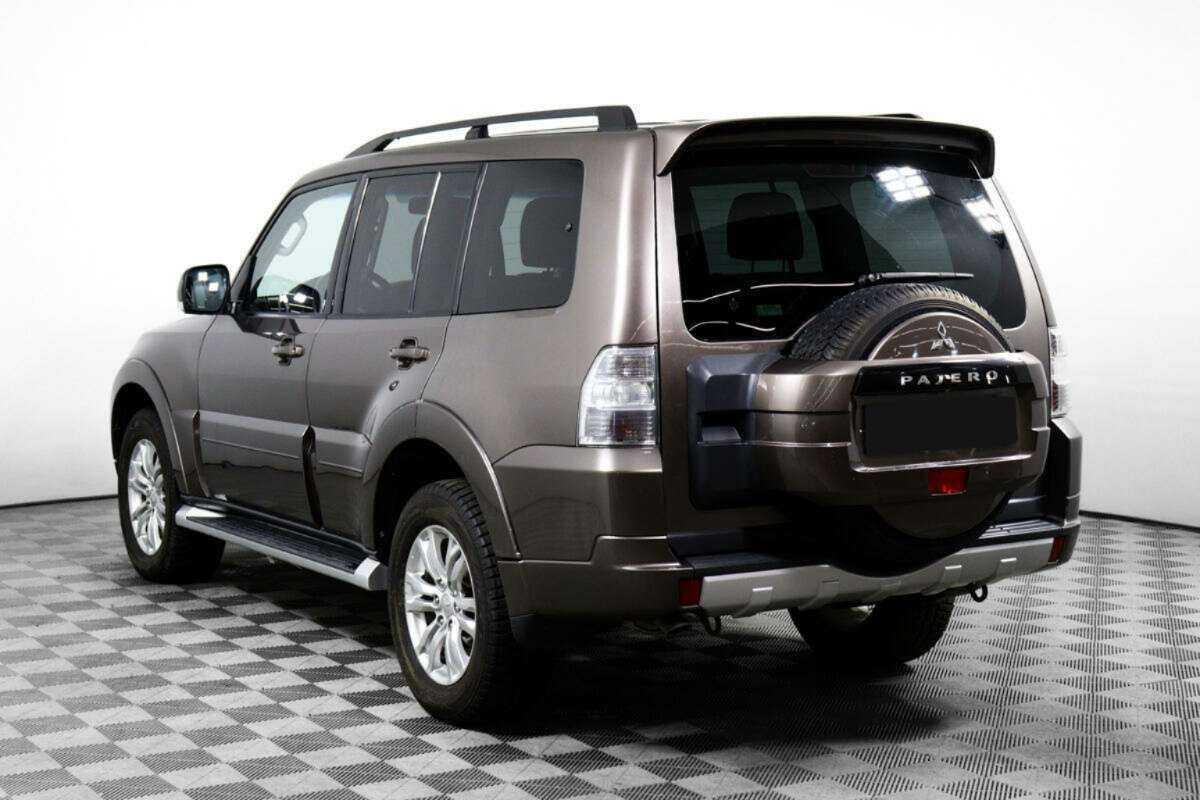 Купить Mitsubishi Pajero с пробегом. Фото: #5
