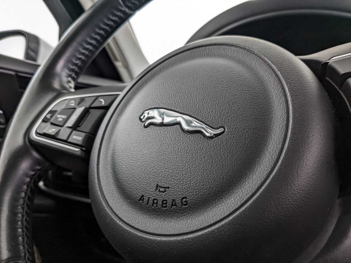 Купить Jaguar XE с пробегом. Фото: #23