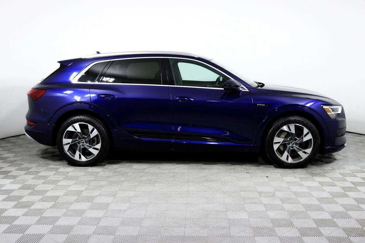 Купить Audi e-tron с пробегом. Фото: #3