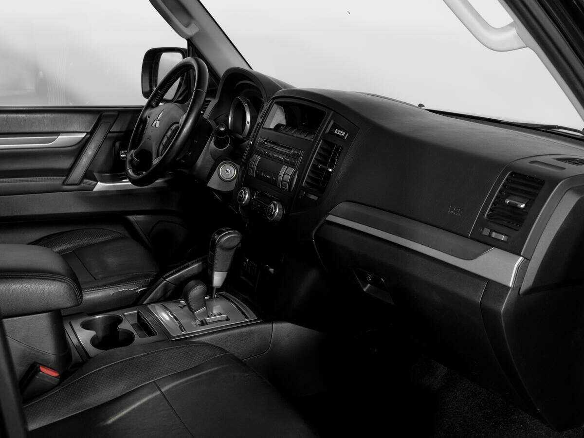 Купить Mitsubishi Pajero с пробегом. Фото: #8