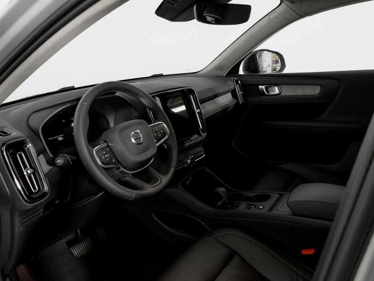 Купить Volvo XC40 с пробегом. Фото: #12