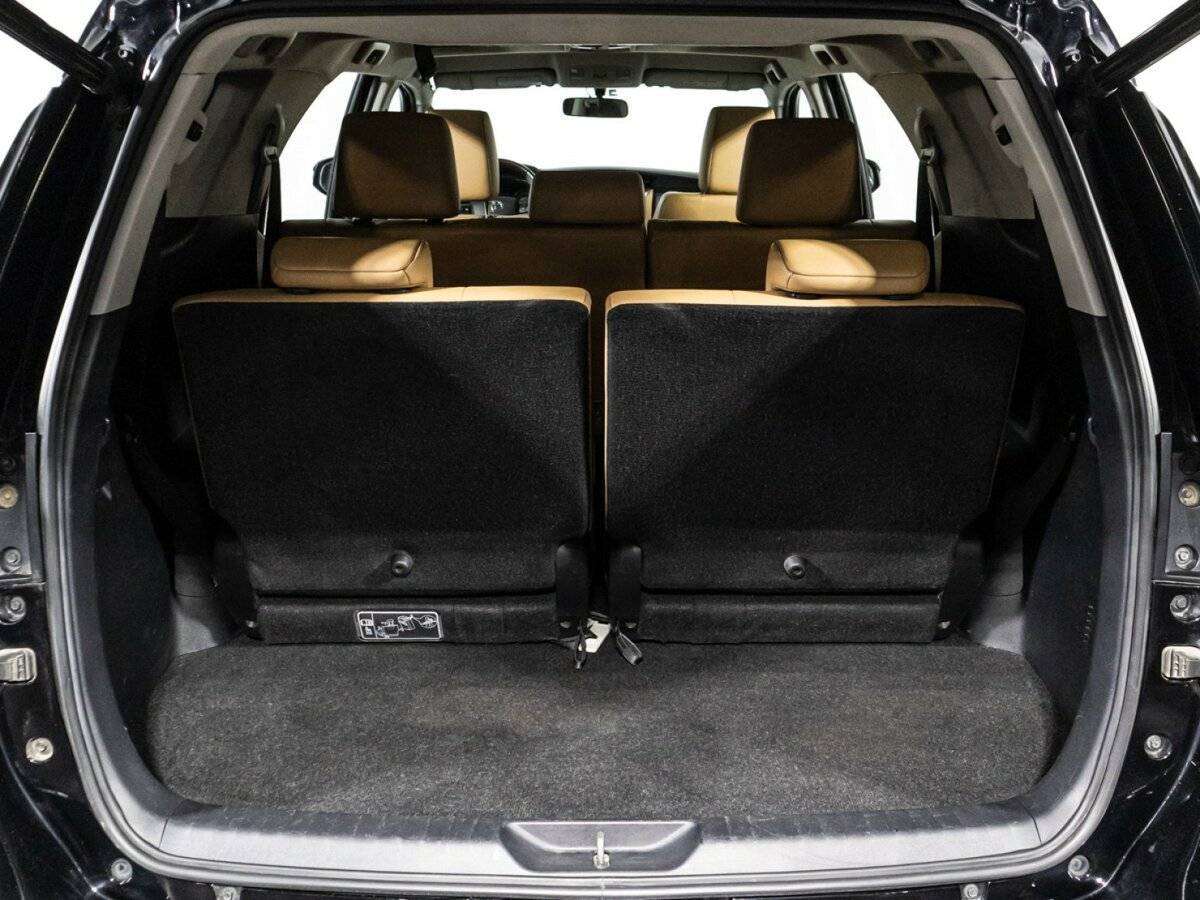 Купить Toyota Fortuner с пробегом. Фото: #11