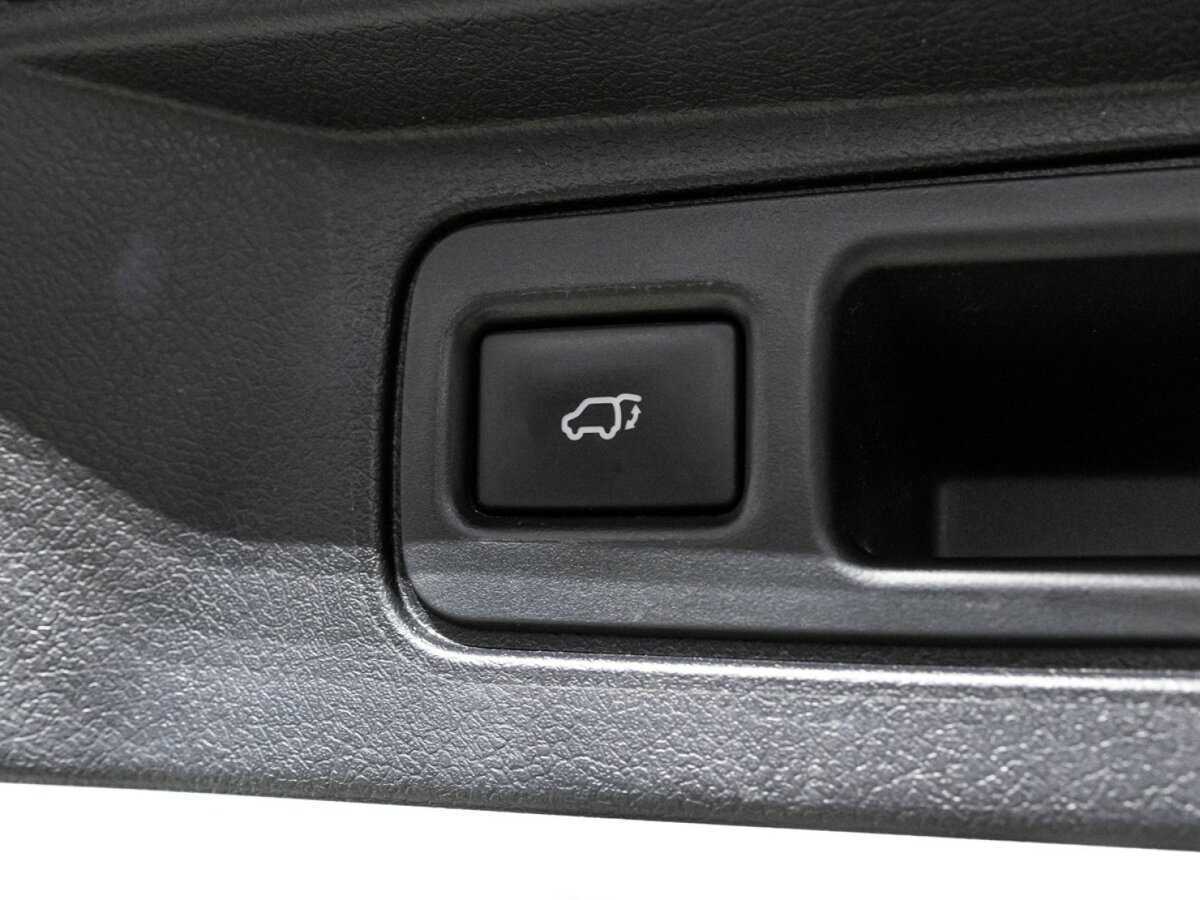 Купить Toyota Fortuner с пробегом. Фото: #22