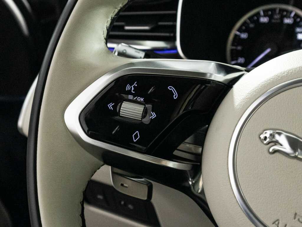 Купить Jaguar F-Pace с пробегом. Фото: #21
