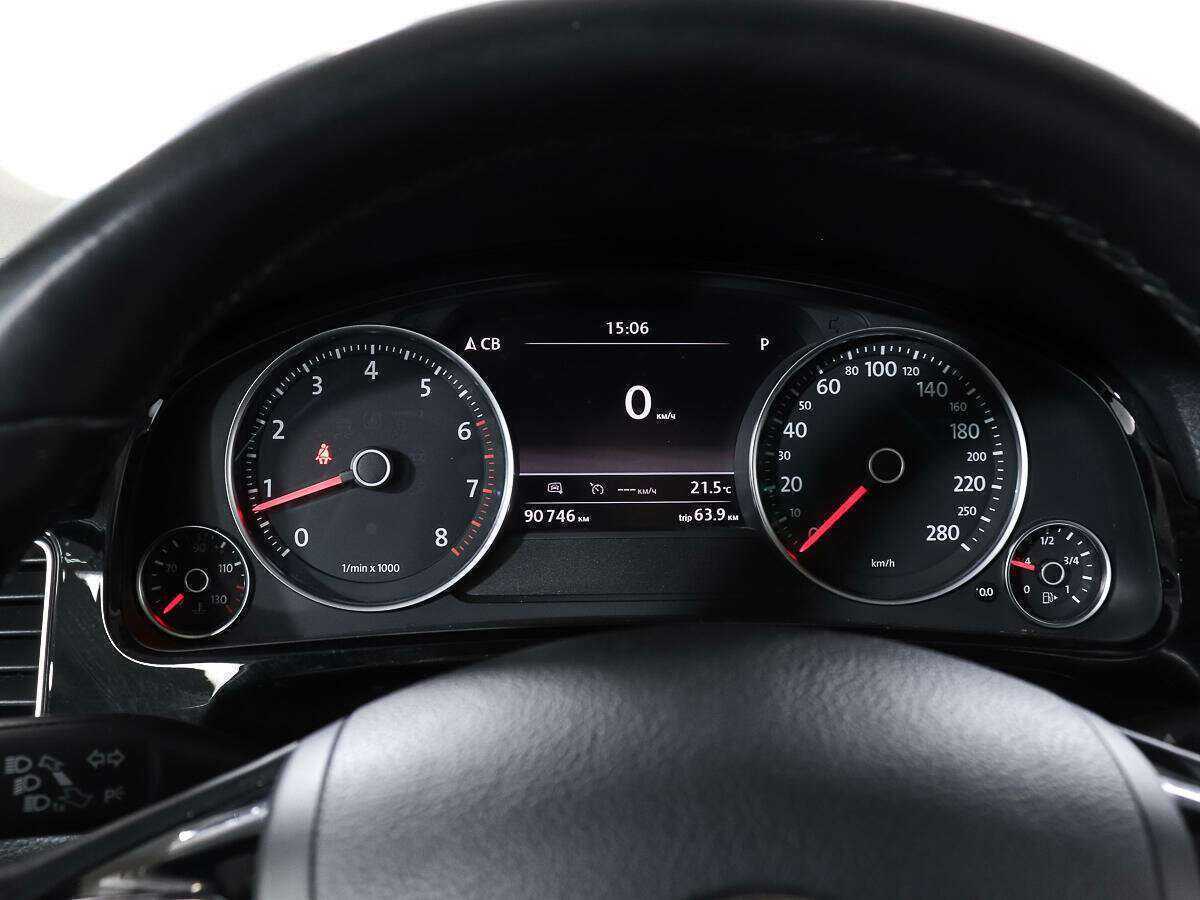 Купить Volkswagen Touareg с пробегом. Фото: #10