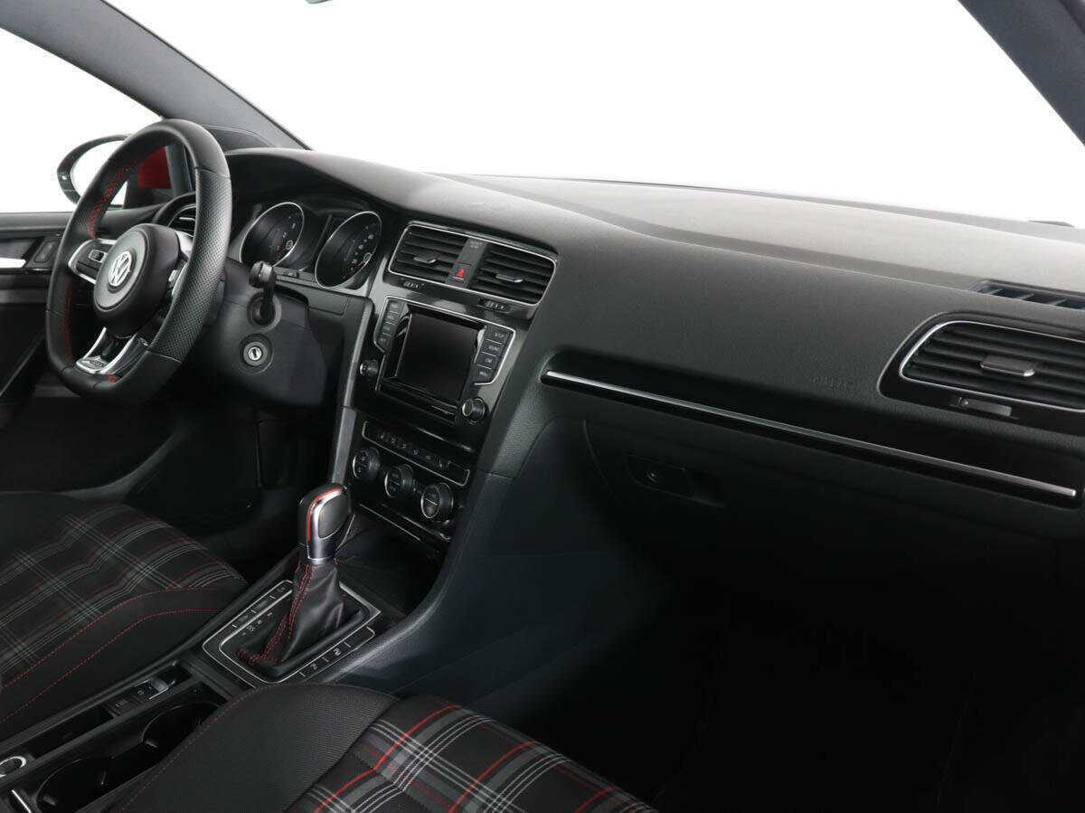 Купить Volkswagen Golf GTI с пробегом. Фото: #7