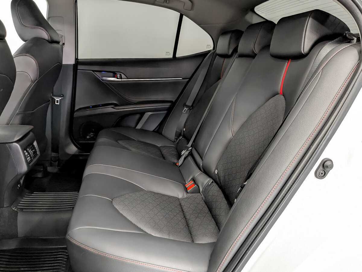 Купить Toyota Camry с пробегом. Фото: #11