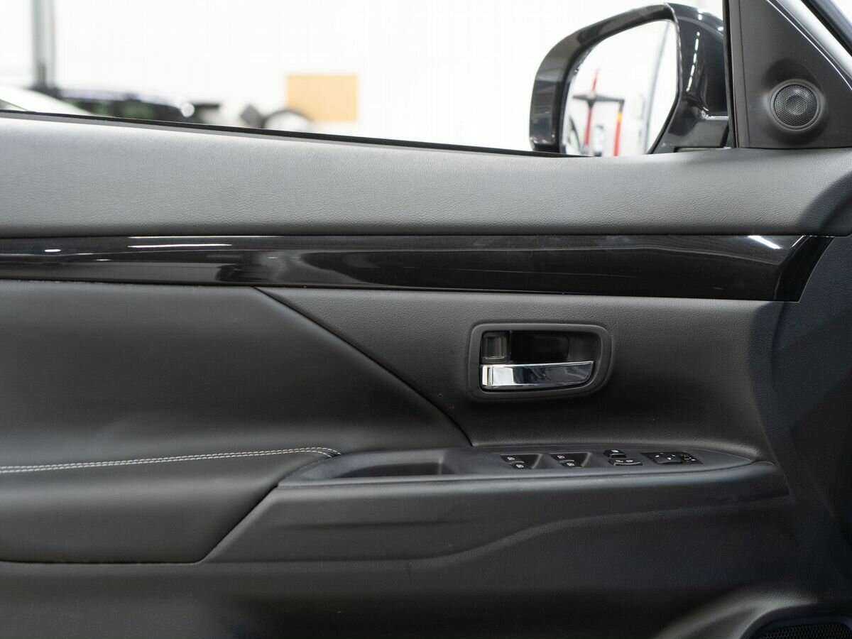 Купить Mitsubishi Outlander с пробегом. Фото: #15