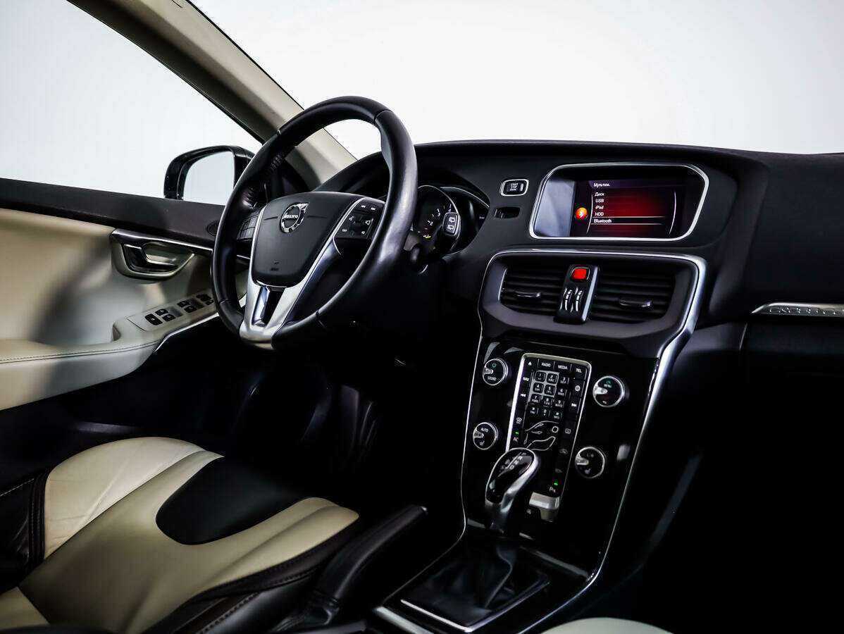 Купить Volvo V40 Cross Country с пробегом. Фото: #5