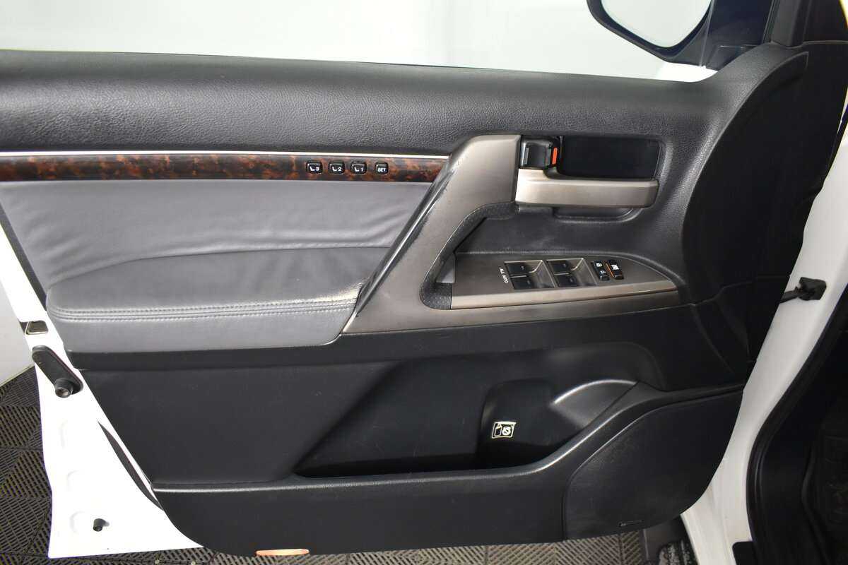 Купить Toyota Land Cruiser с пробегом. Фото: #16