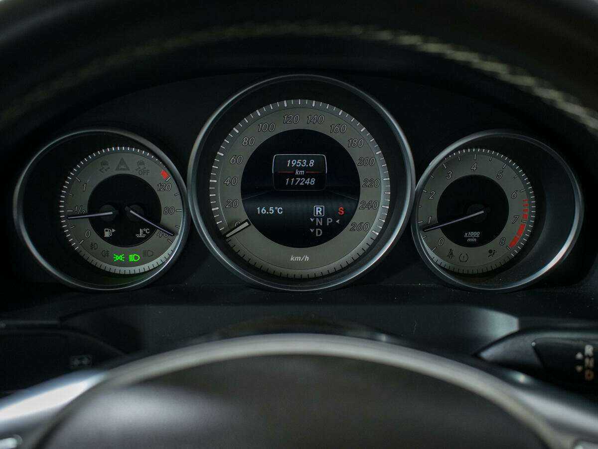 Купить Mercedes-Benz E-Класс с пробегом. Фото: #10