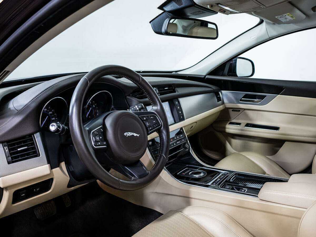 Купить Jaguar XF с пробегом. Фото: #10
