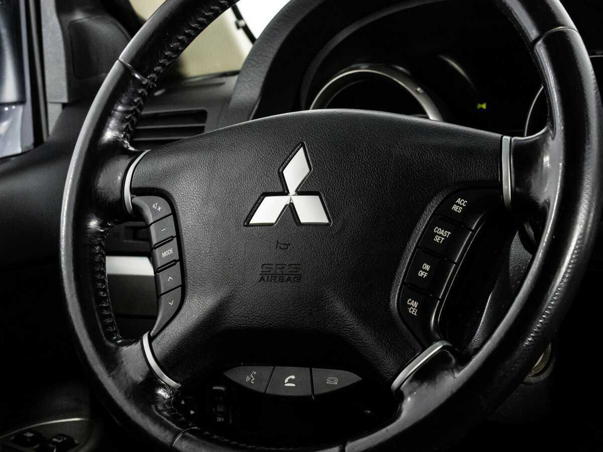 Купить Mitsubishi Pajero с пробегом. Фото: #10