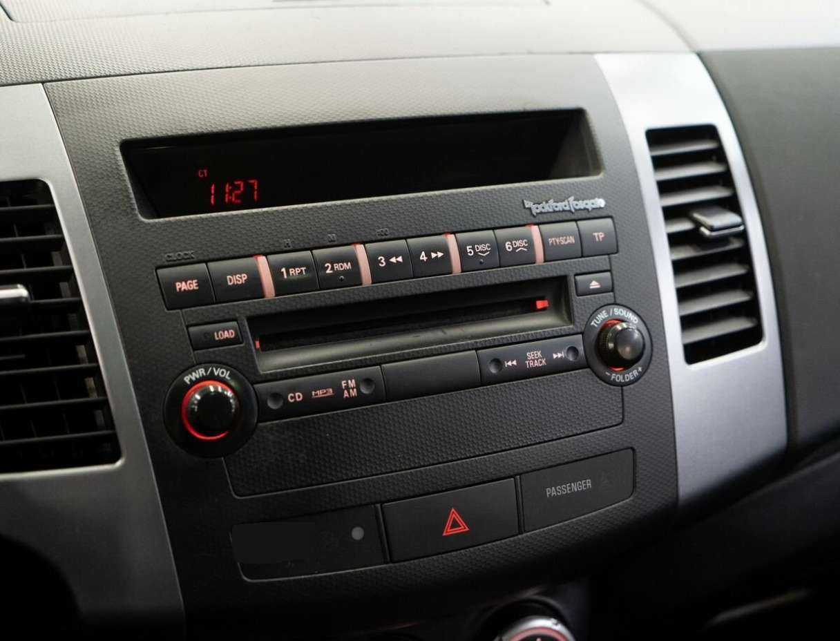 Купить Mitsubishi Outlander с пробегом. Фото: #10