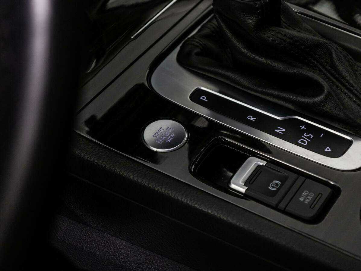 Купить Volkswagen Touareg с пробегом. Фото: #20