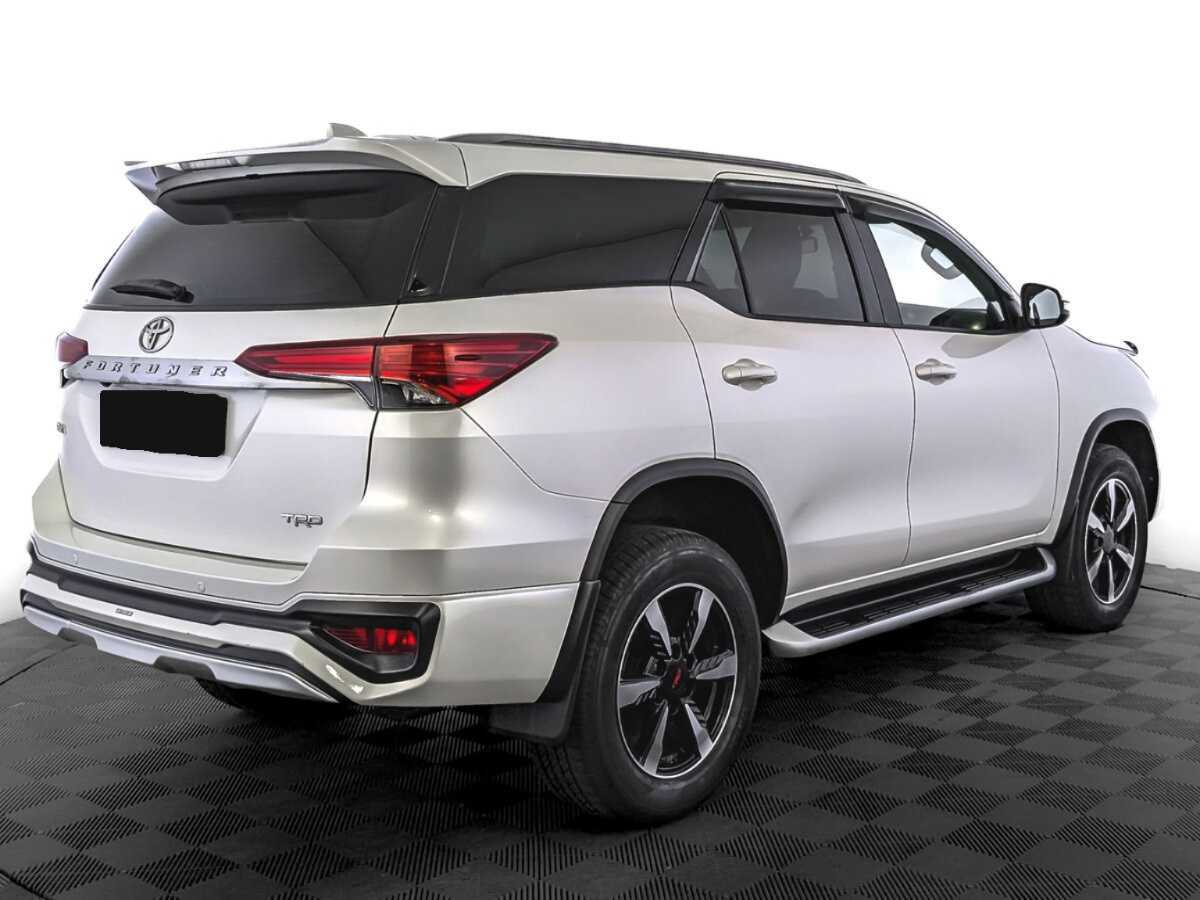 Купить Toyota Fortuner с пробегом. Фото: #4