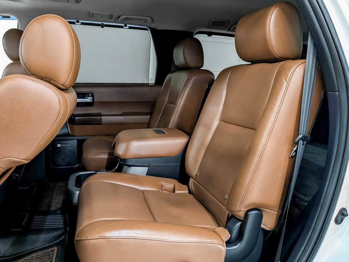 Купить Toyota Sequoia с пробегом. Фото: #11