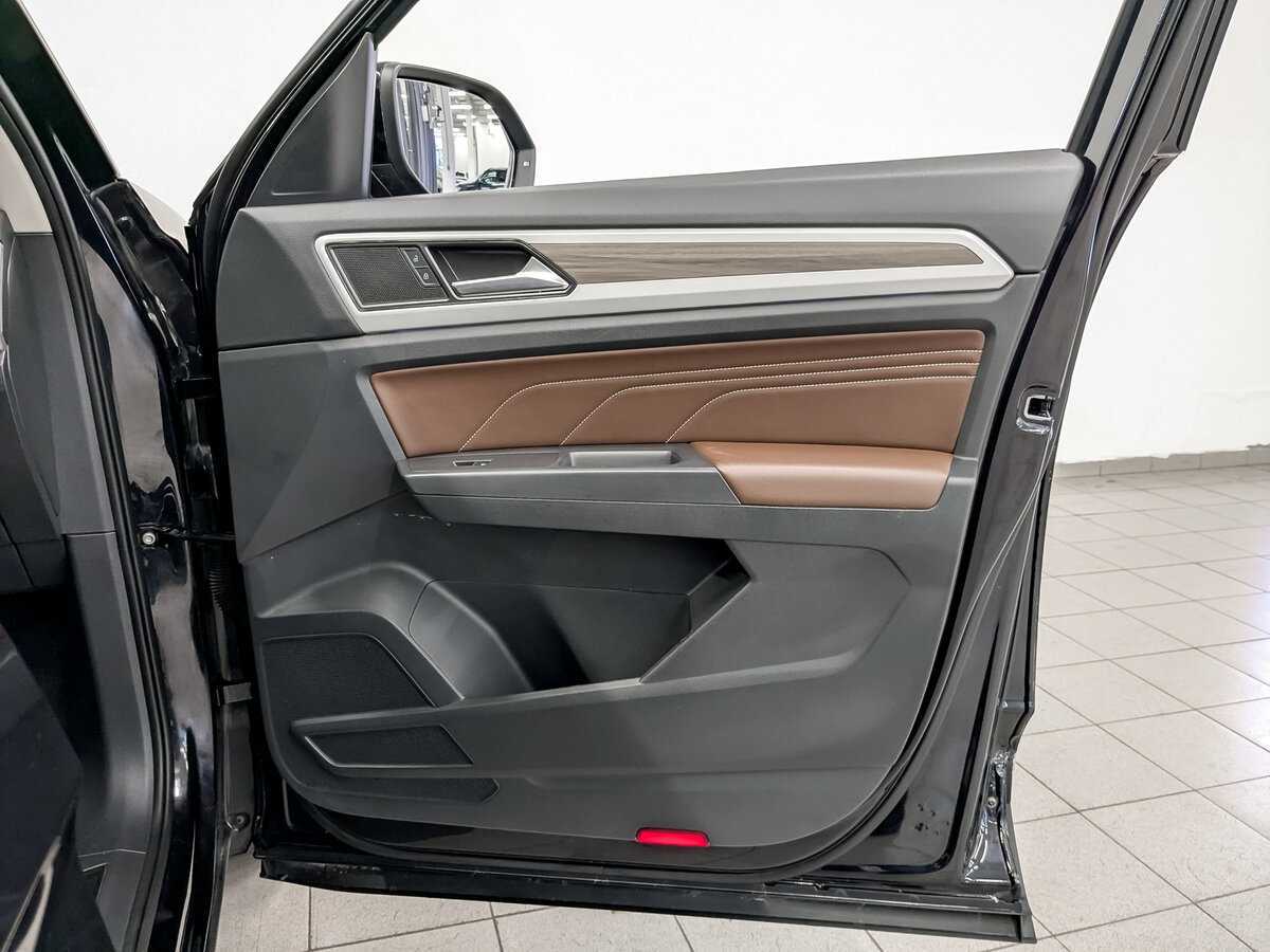 Купить Volkswagen Teramont с пробегом. Фото: #23