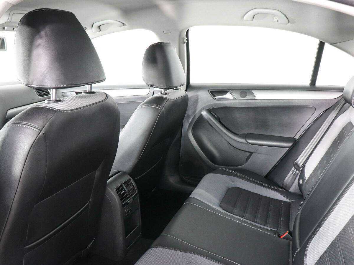 Купить Volkswagen Jetta с пробегом. Фото: #10