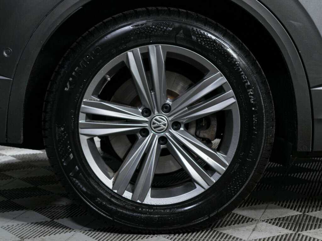 Купить Volkswagen Touareg с пробегом. Фото: #28