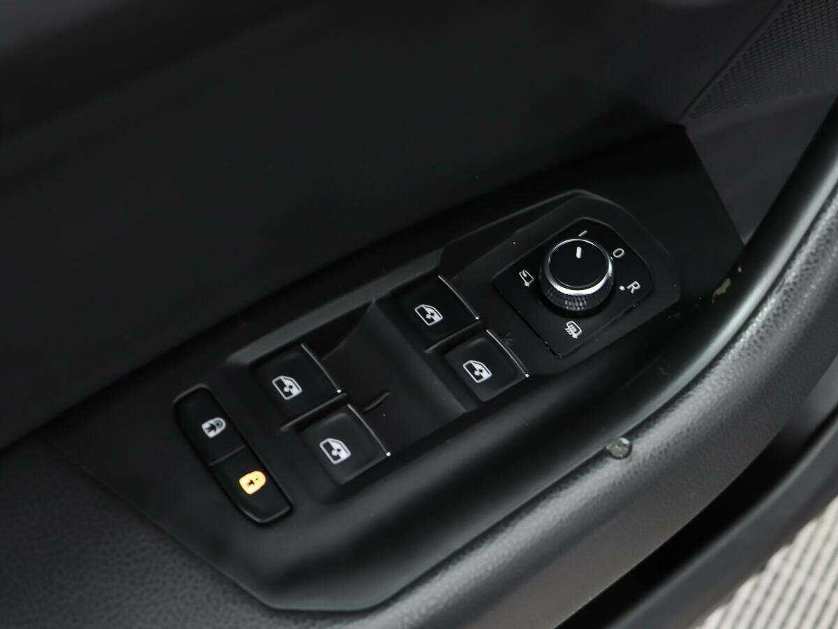 Купить Volkswagen Touareg с пробегом. Фото: #20