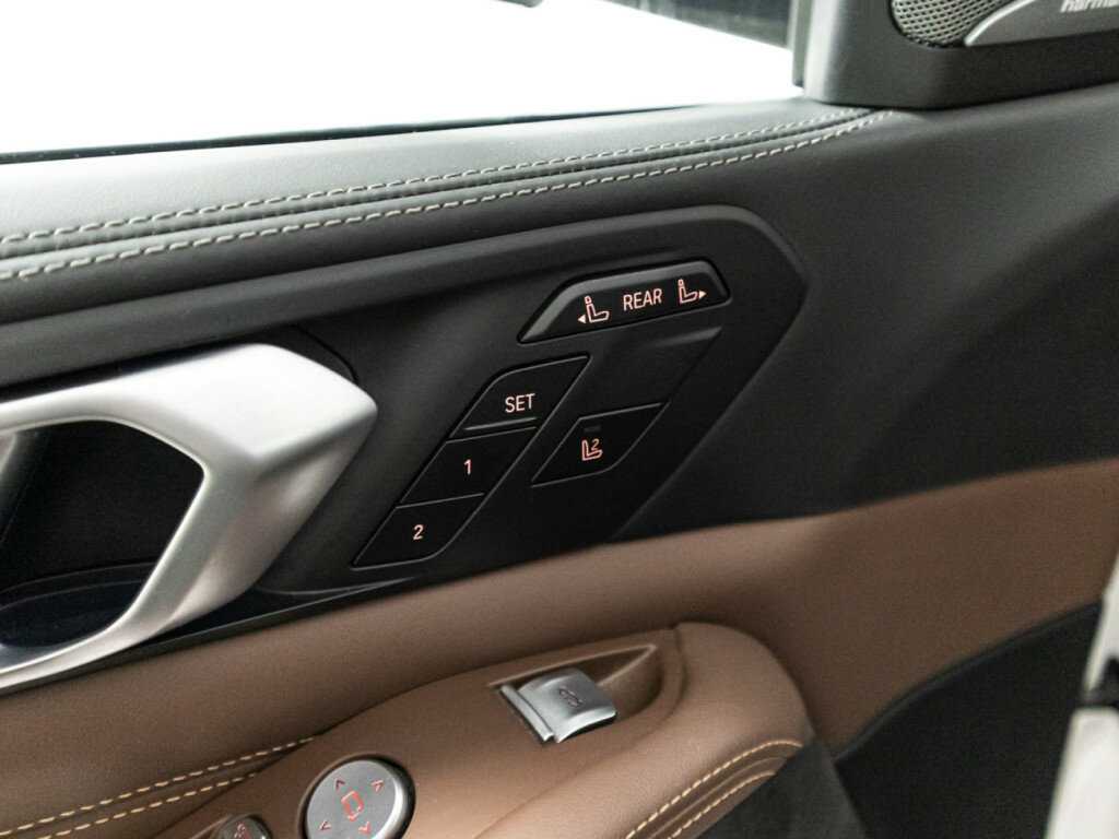 Купить BMW X7 с пробегом. Фото: #18