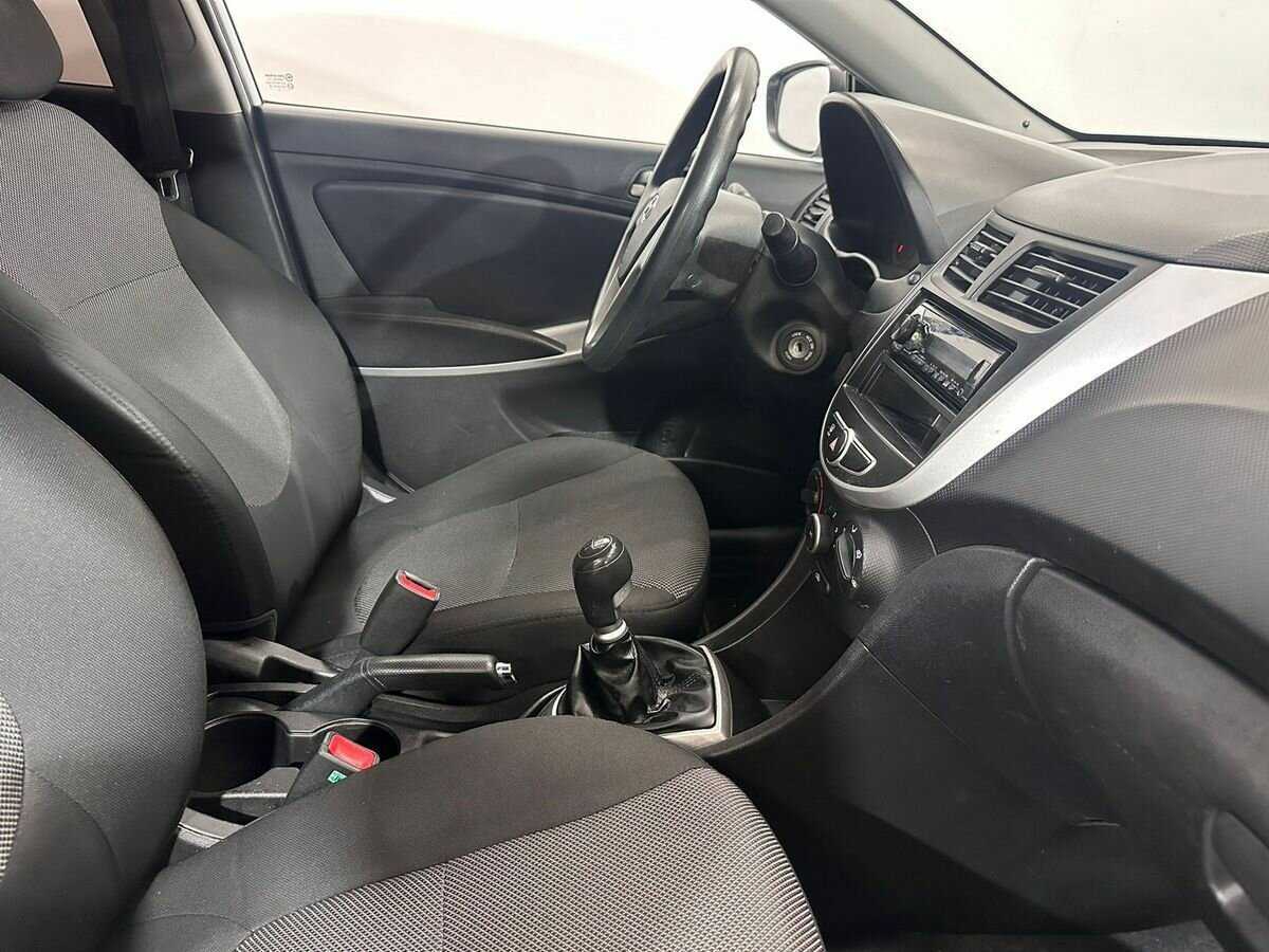 Купить Hyundai Solaris с пробегом. Фото: #9