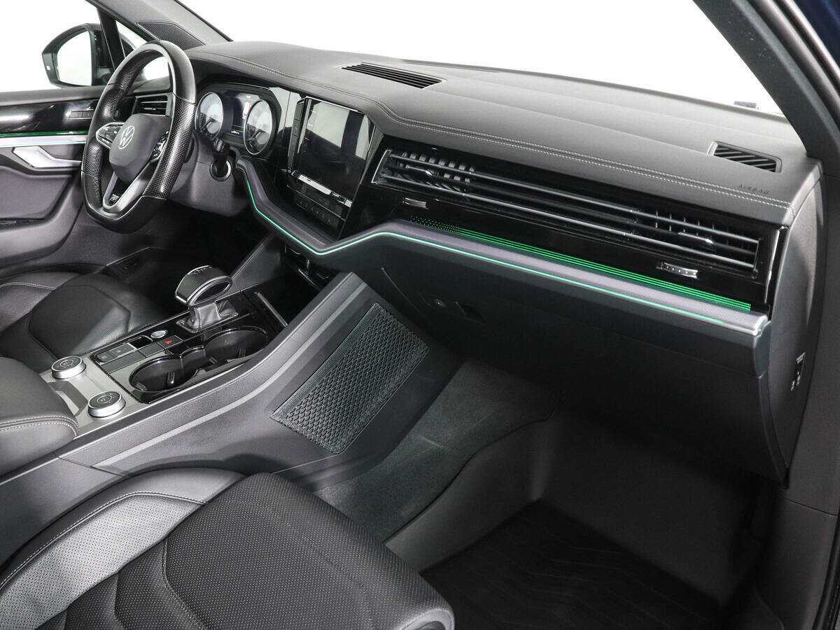 Купить Volkswagen Touareg с пробегом. Фото: #9