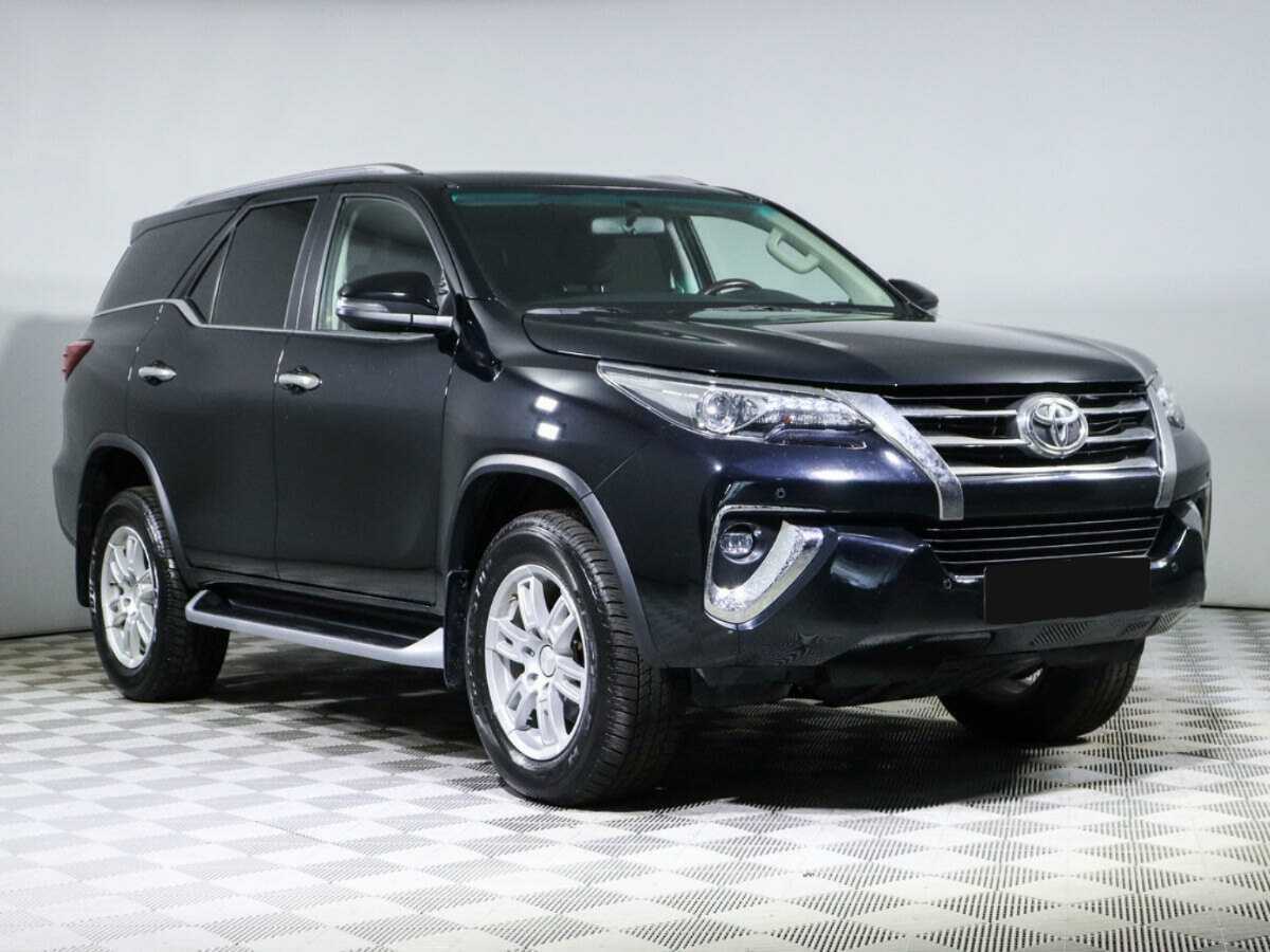 Купить Toyota Fortuner с пробегом. Фото: #2