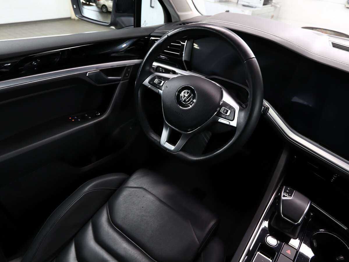 Купить Volkswagen Touareg с пробегом. Фото: #22