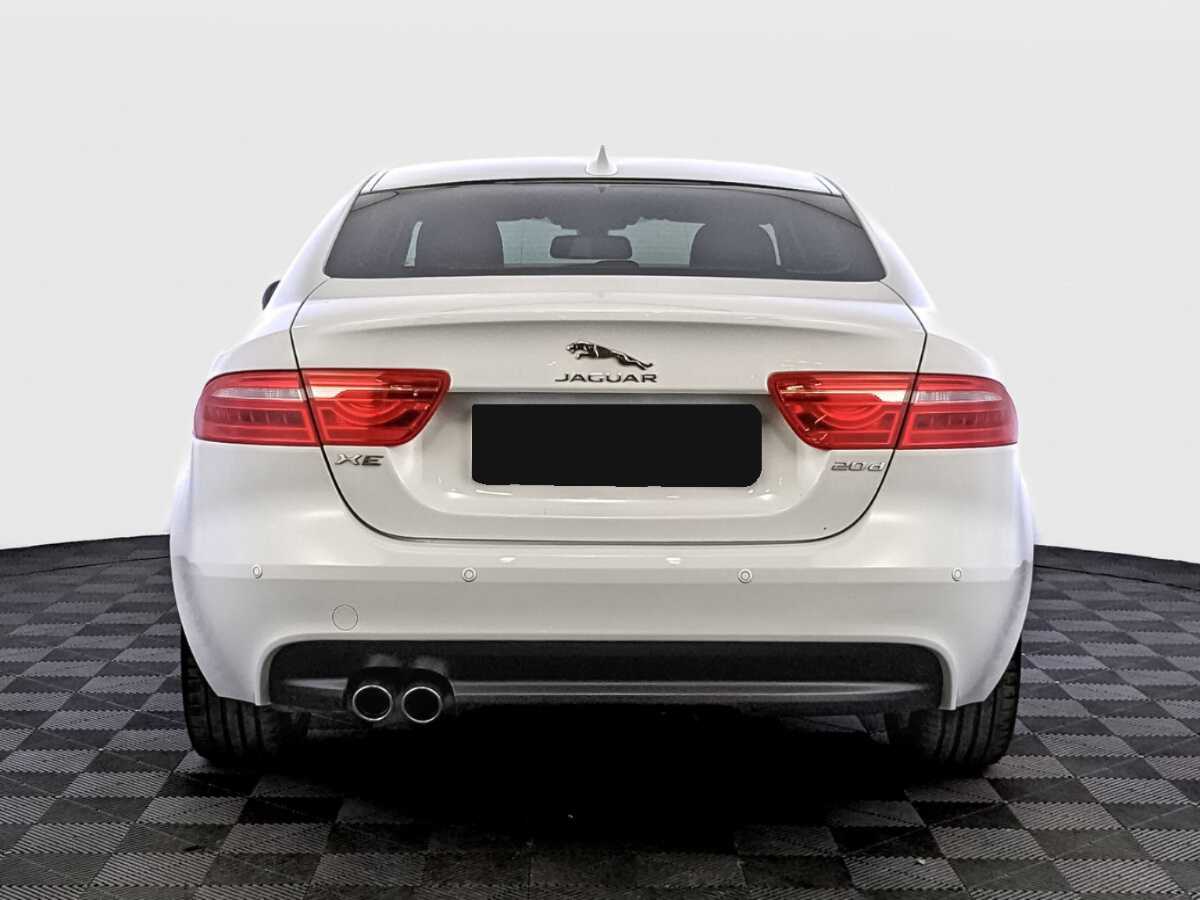 Купить Jaguar XE с пробегом. Фото: #5