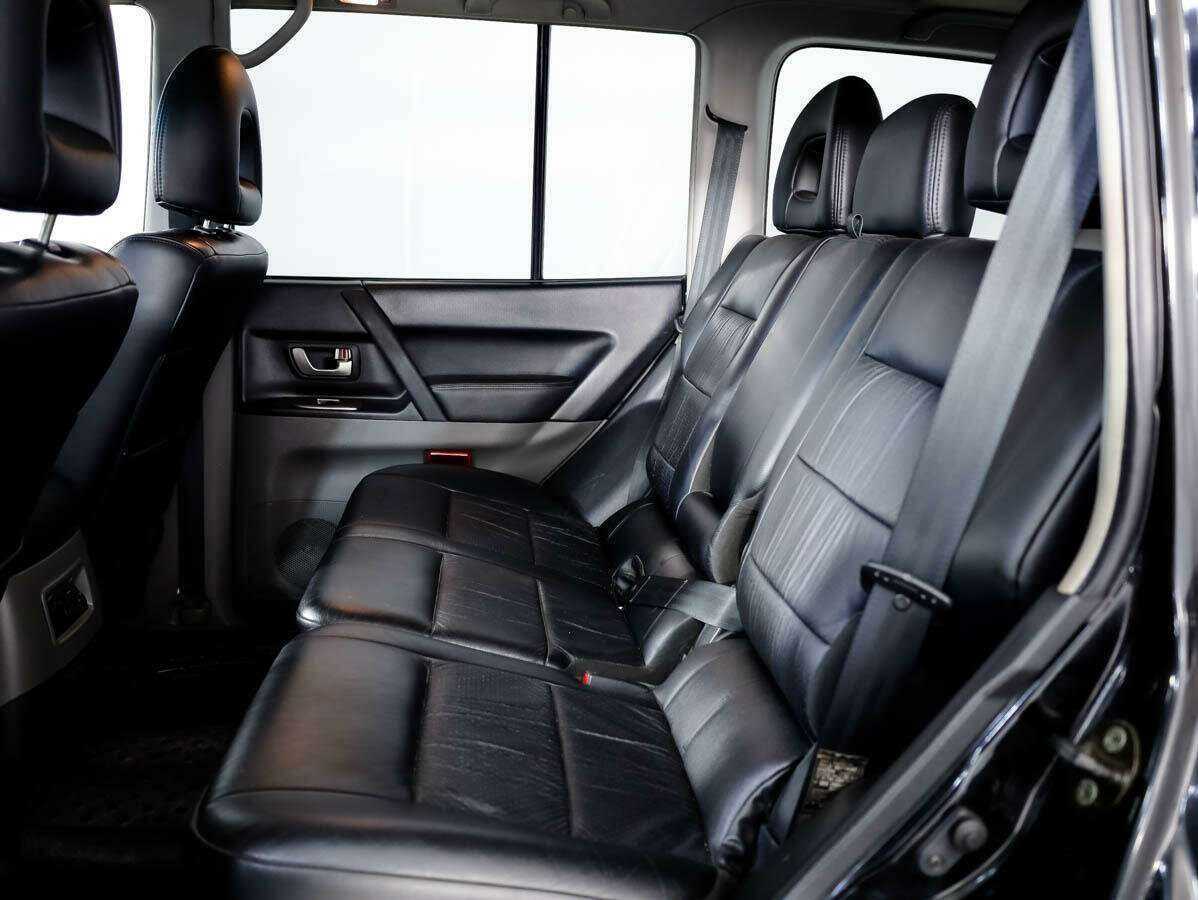 Купить Mitsubishi Pajero с пробегом. Фото: #9