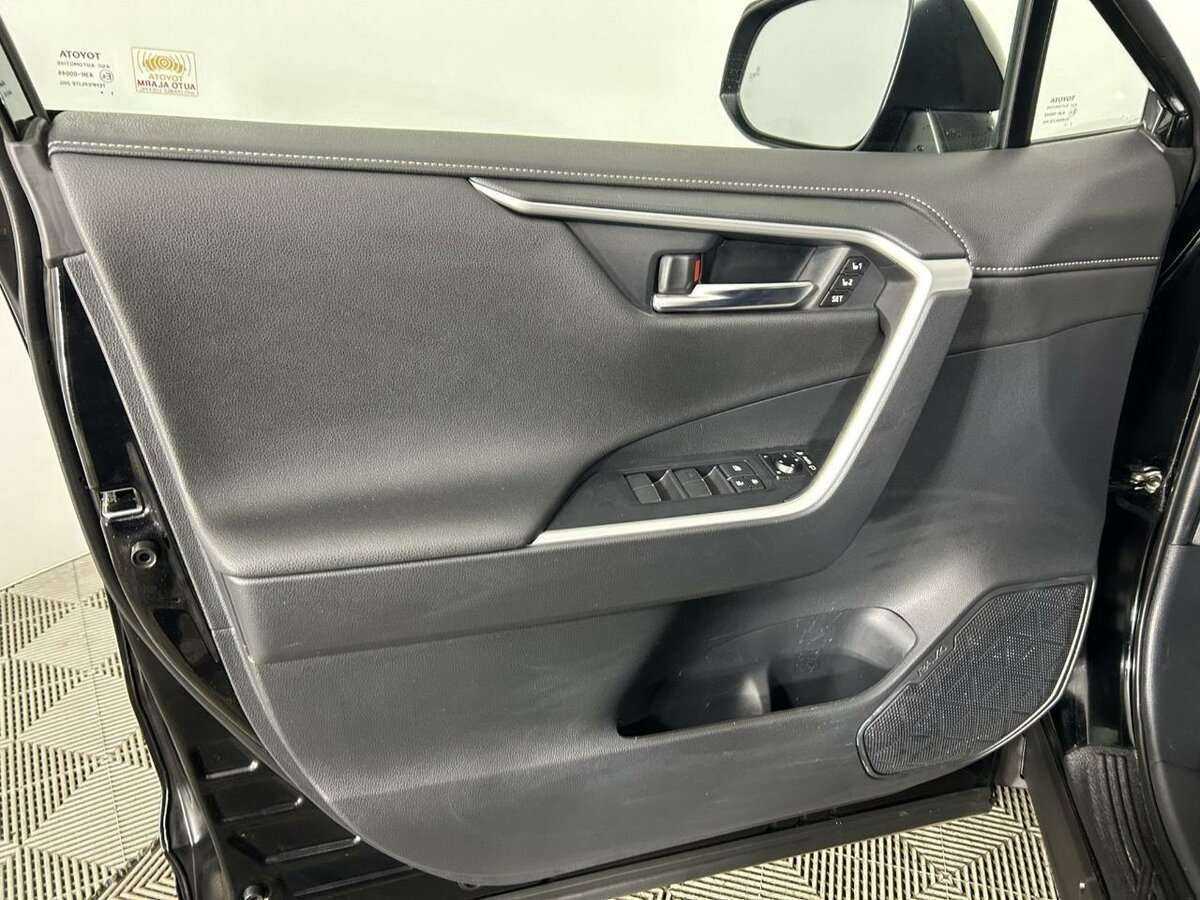 Купить Toyota RAV4 с пробегом. Фото: #7