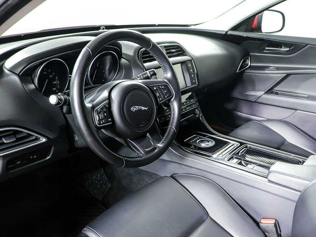 Купить Jaguar XE с пробегом. Фото: #13