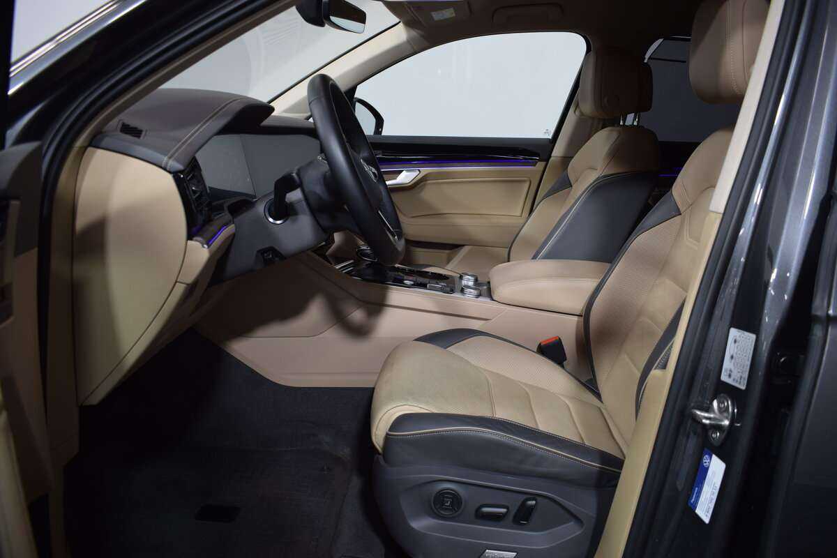 Купить Volkswagen Touareg с пробегом. Фото: #17