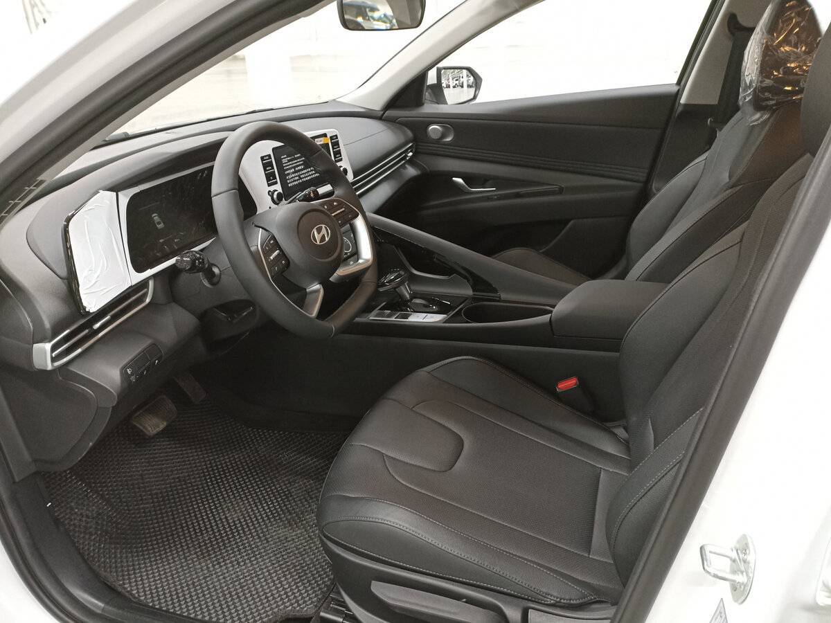 Купить Hyundai Elantra с пробегом. Фото: #14
