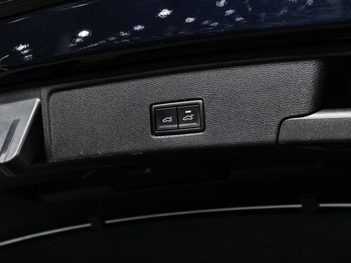 Купить Volkswagen Touareg с пробегом. Фото: #15