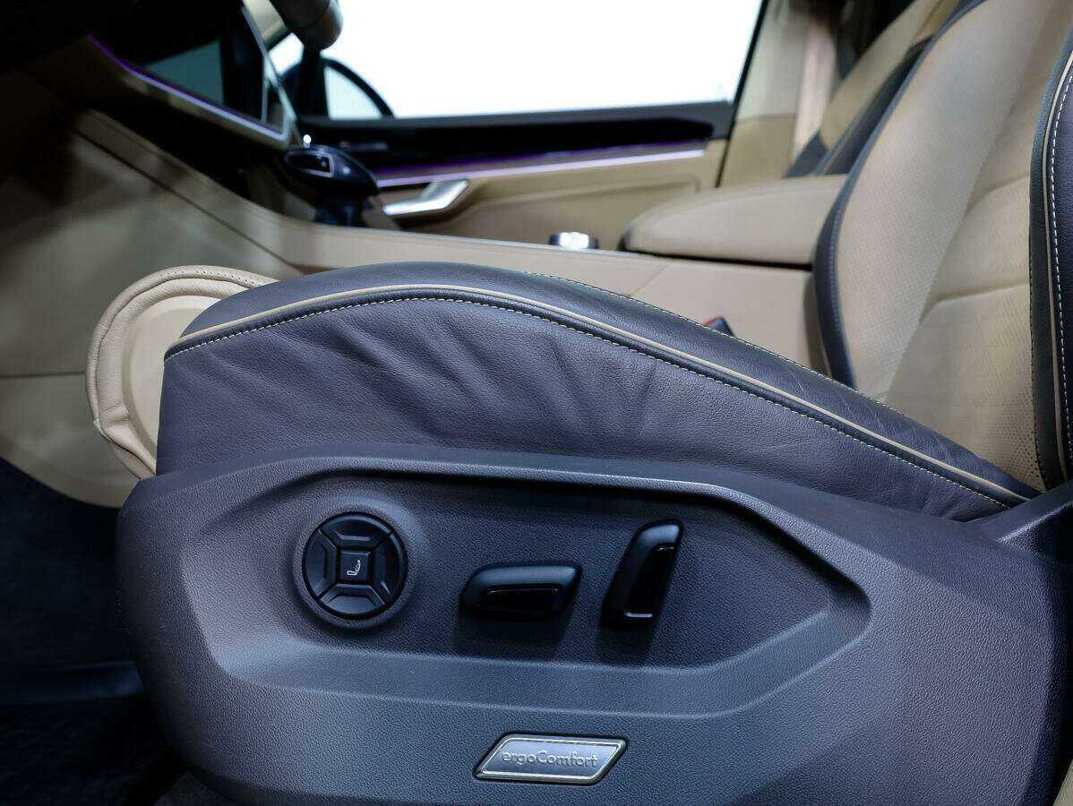 Купить Volkswagen Touareg с пробегом. Фото: #12