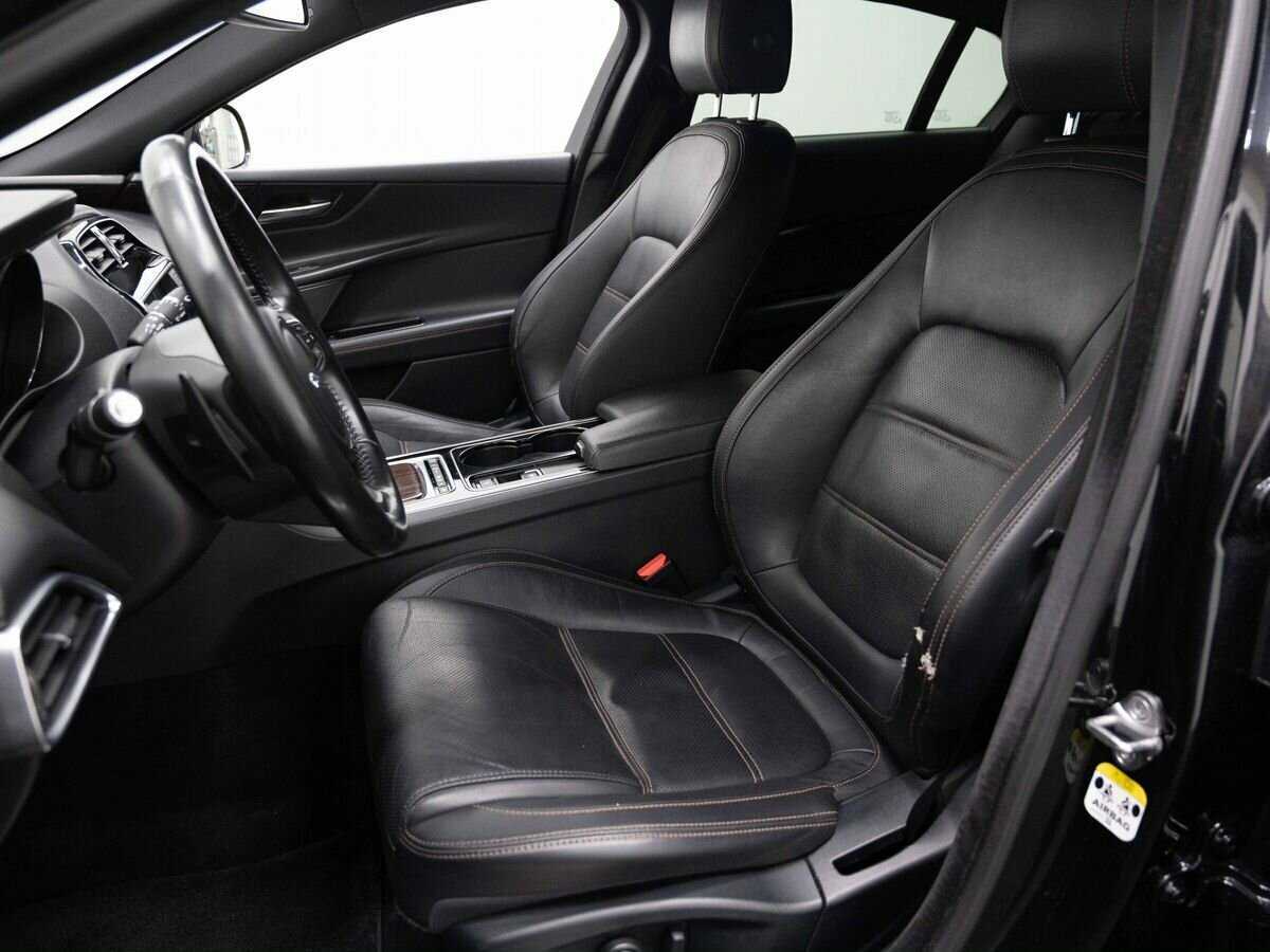 Купить Jaguar XE с пробегом. Фото: #7