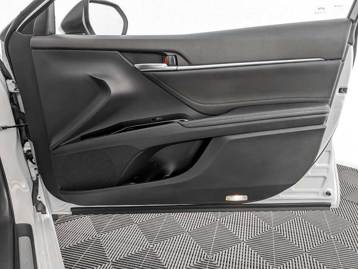 Купить Toyota Camry с пробегом. Фото: #19