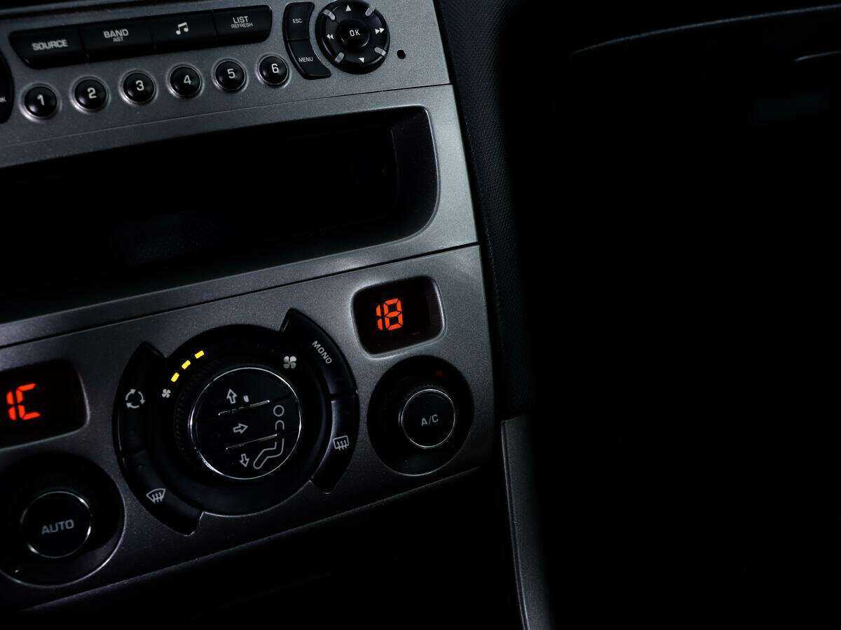 Купить Peugeot 308 с пробегом. Фото: #11