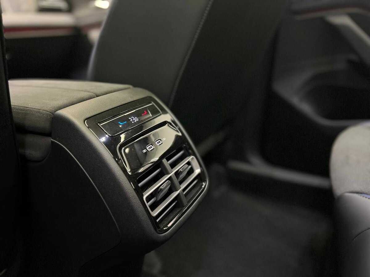 Купить Volkswagen Tiguan с пробегом. Фото: #11