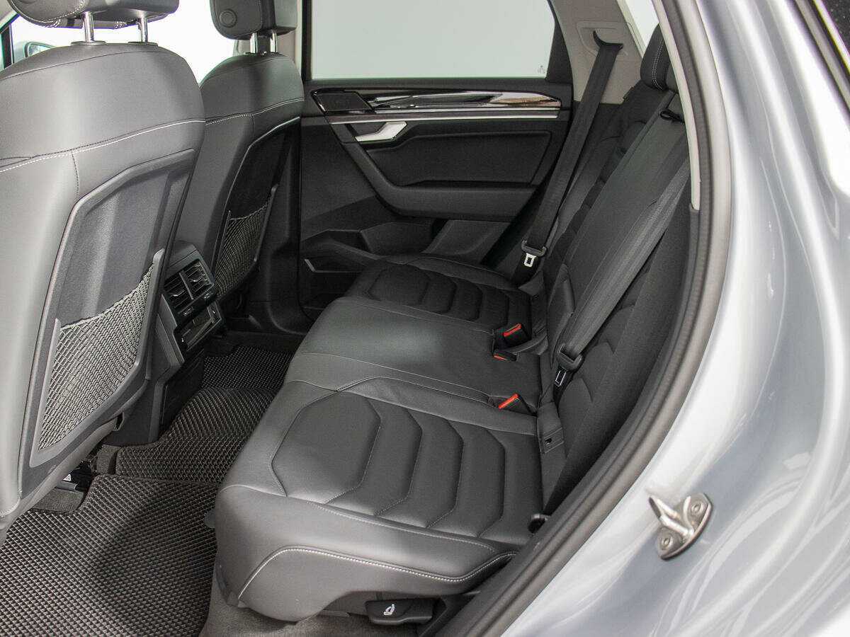 Купить Volkswagen Touareg с пробегом. Фото: #10