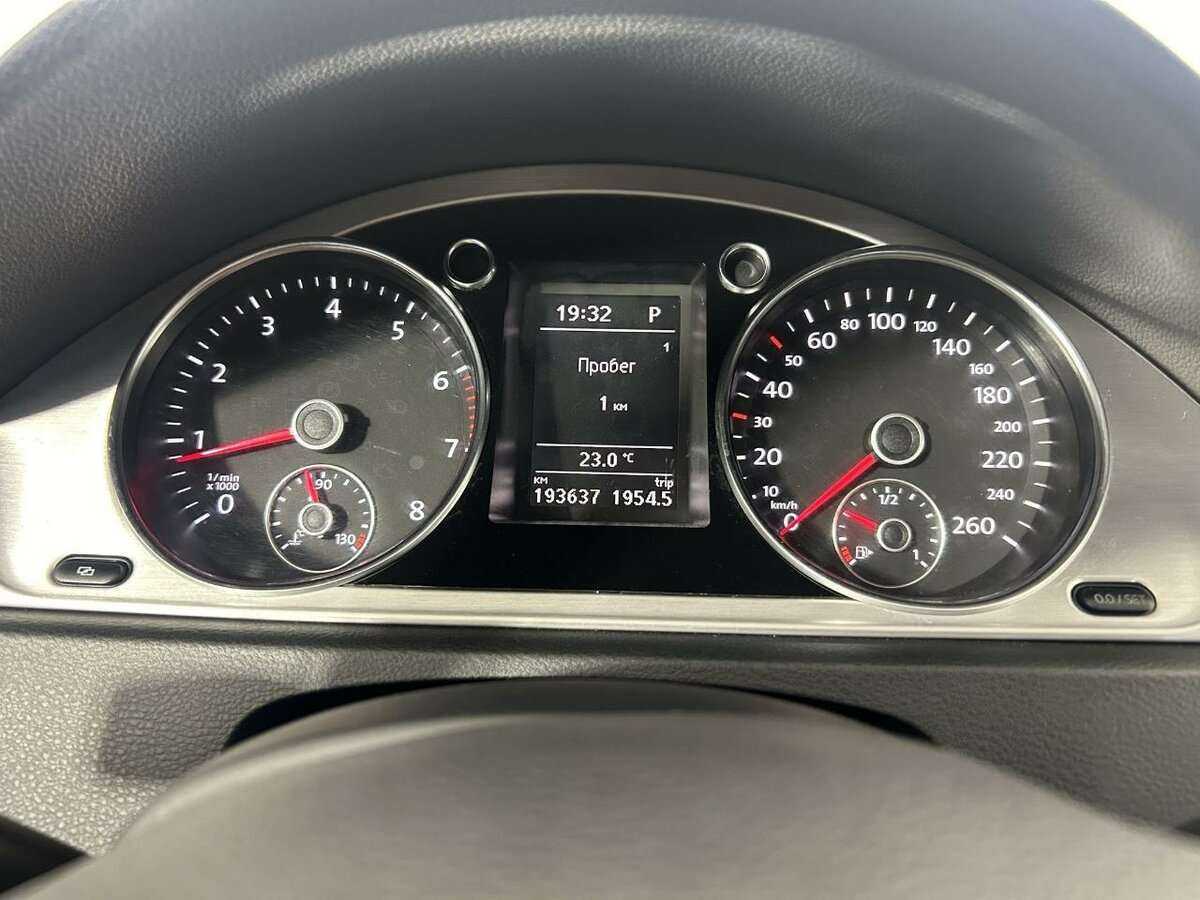 Купить Volkswagen Passat с пробегом. Фото: #10