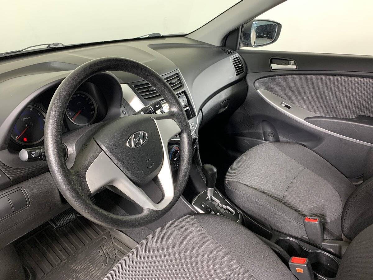Купить Hyundai Solaris с пробегом. Фото: #10